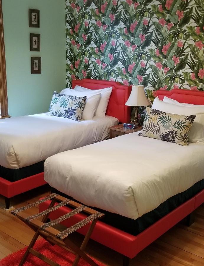 Alicion Bed & Breakfast Lunenburg Bagian luar foto