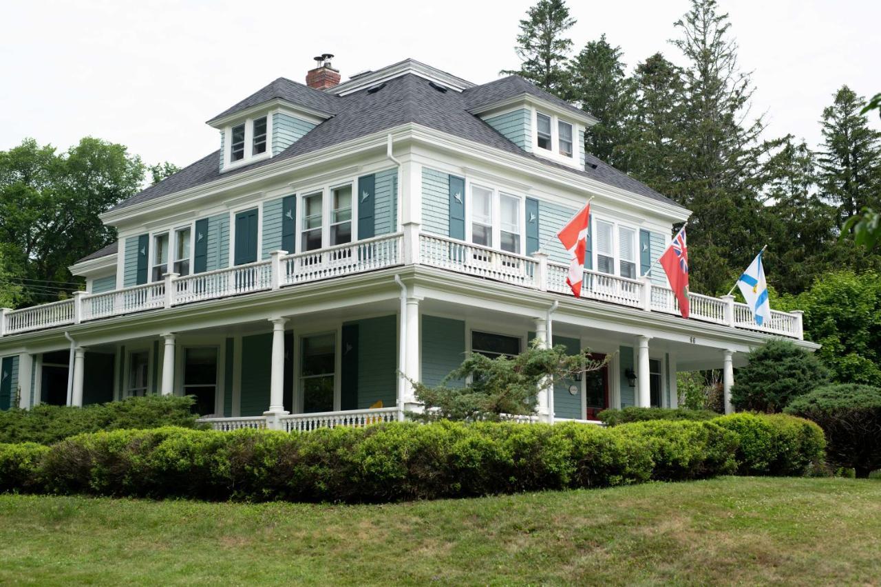 Alicion Bed & Breakfast Lunenburg Bagian luar foto