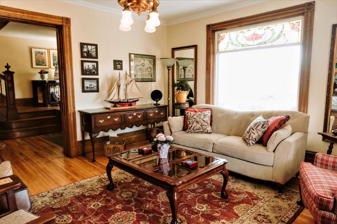 Alicion Bed & Breakfast Lunenburg Bagian luar foto