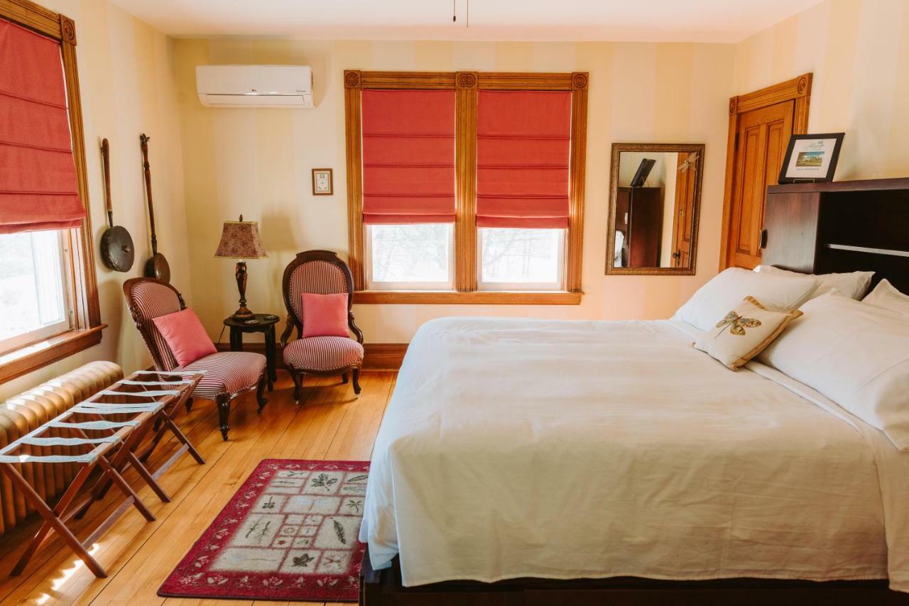 Alicion Bed & Breakfast Lunenburg Bagian luar foto