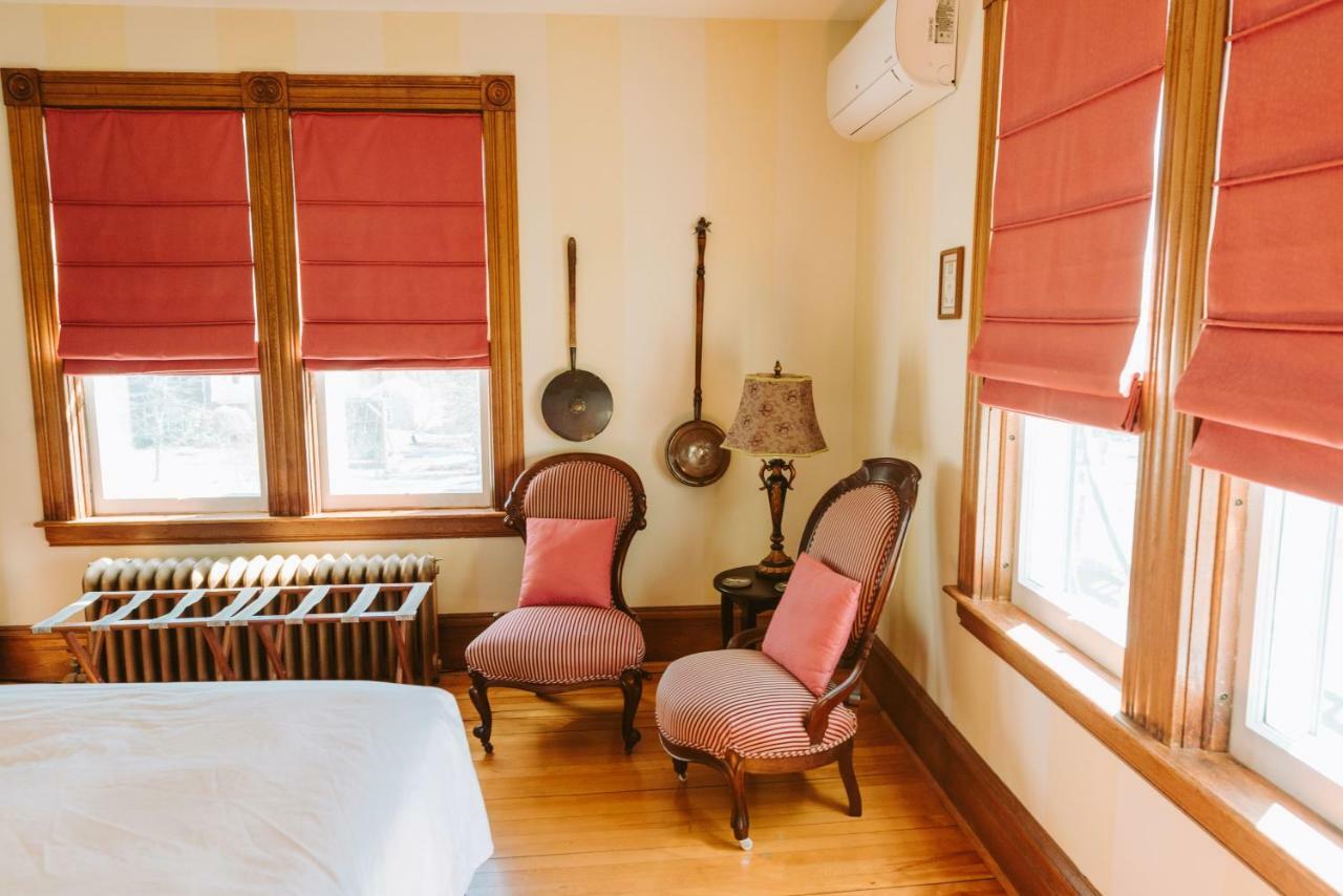 Alicion Bed & Breakfast Lunenburg Bagian luar foto