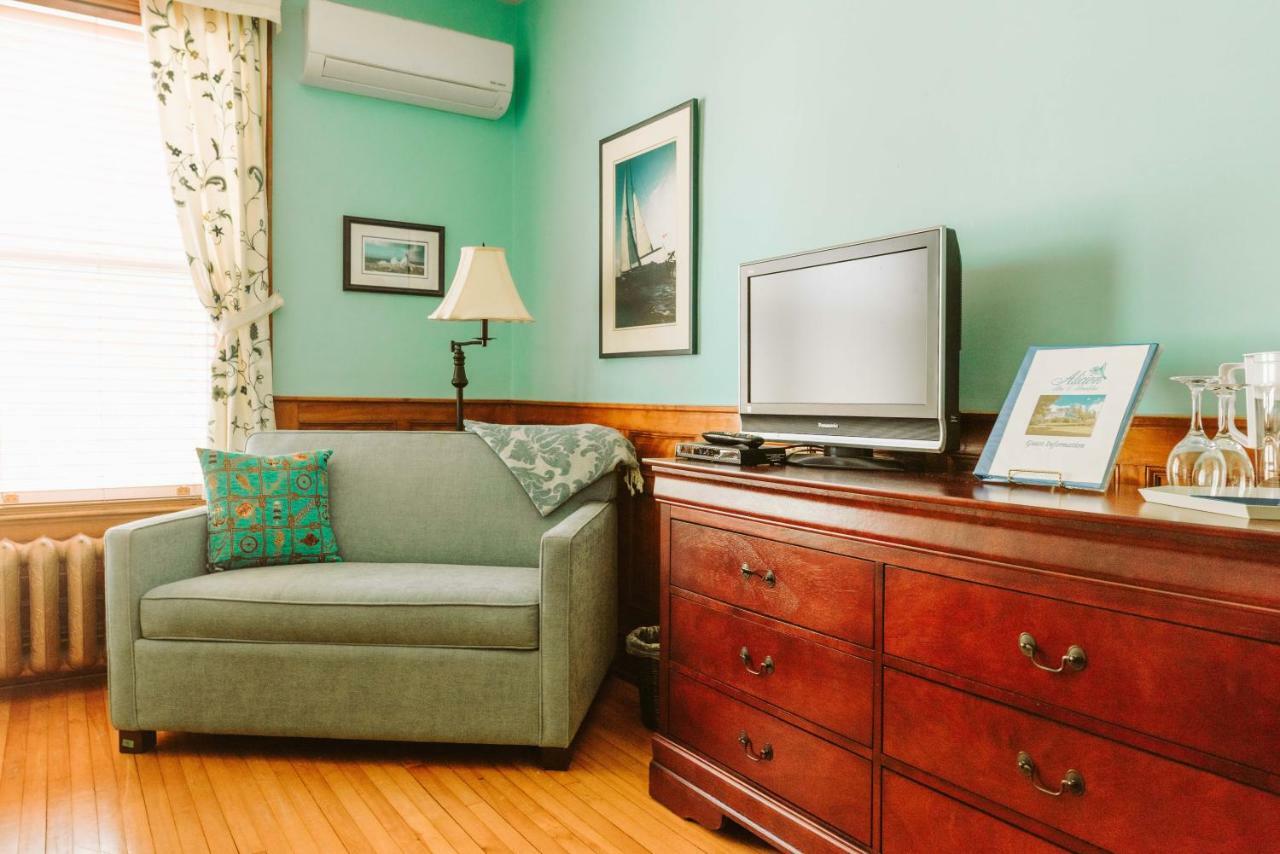 Alicion Bed & Breakfast Lunenburg Bagian luar foto