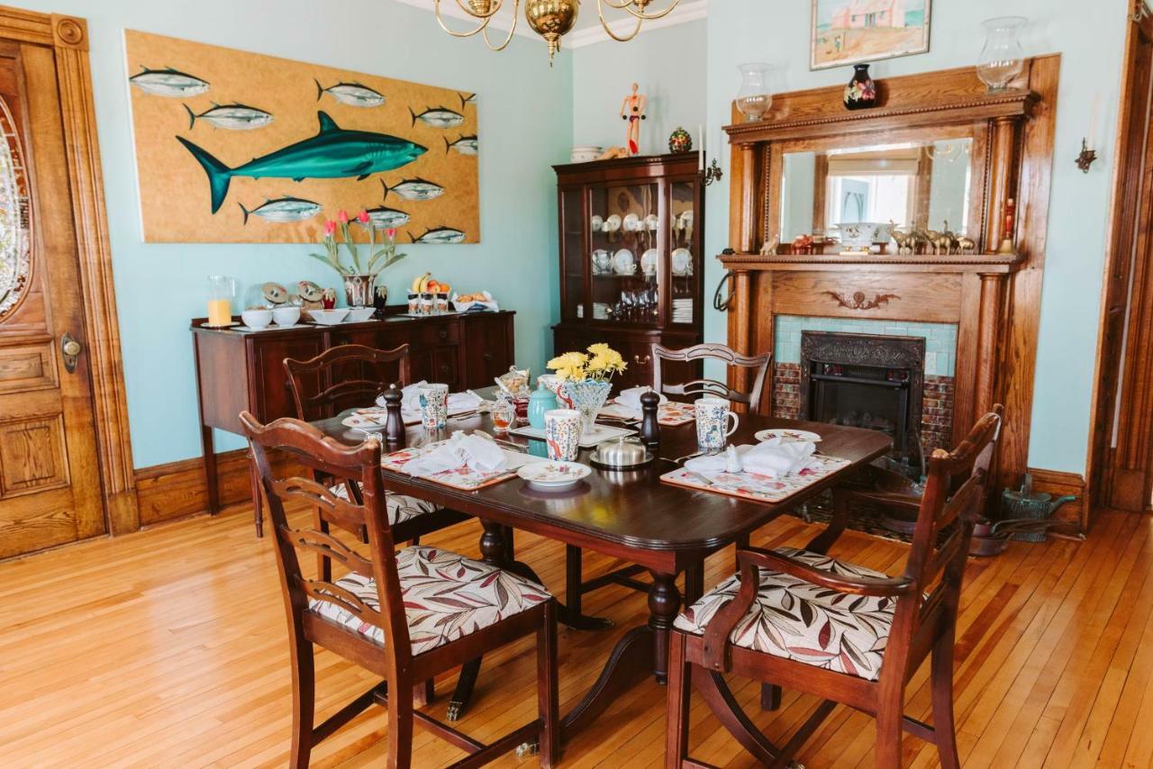 Alicion Bed & Breakfast Lunenburg Bagian luar foto